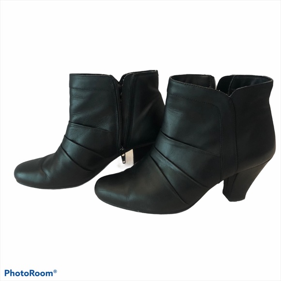 Denver Hayes black leather booties. - Picture 1 of 11